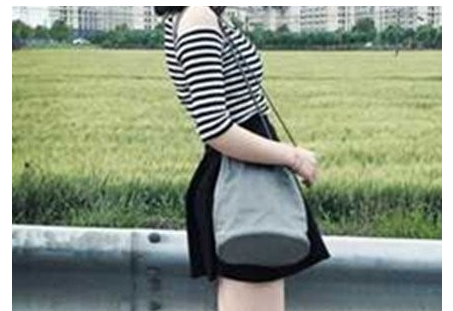 看女士斜挎帆布包如何搭配田园小清新来袭